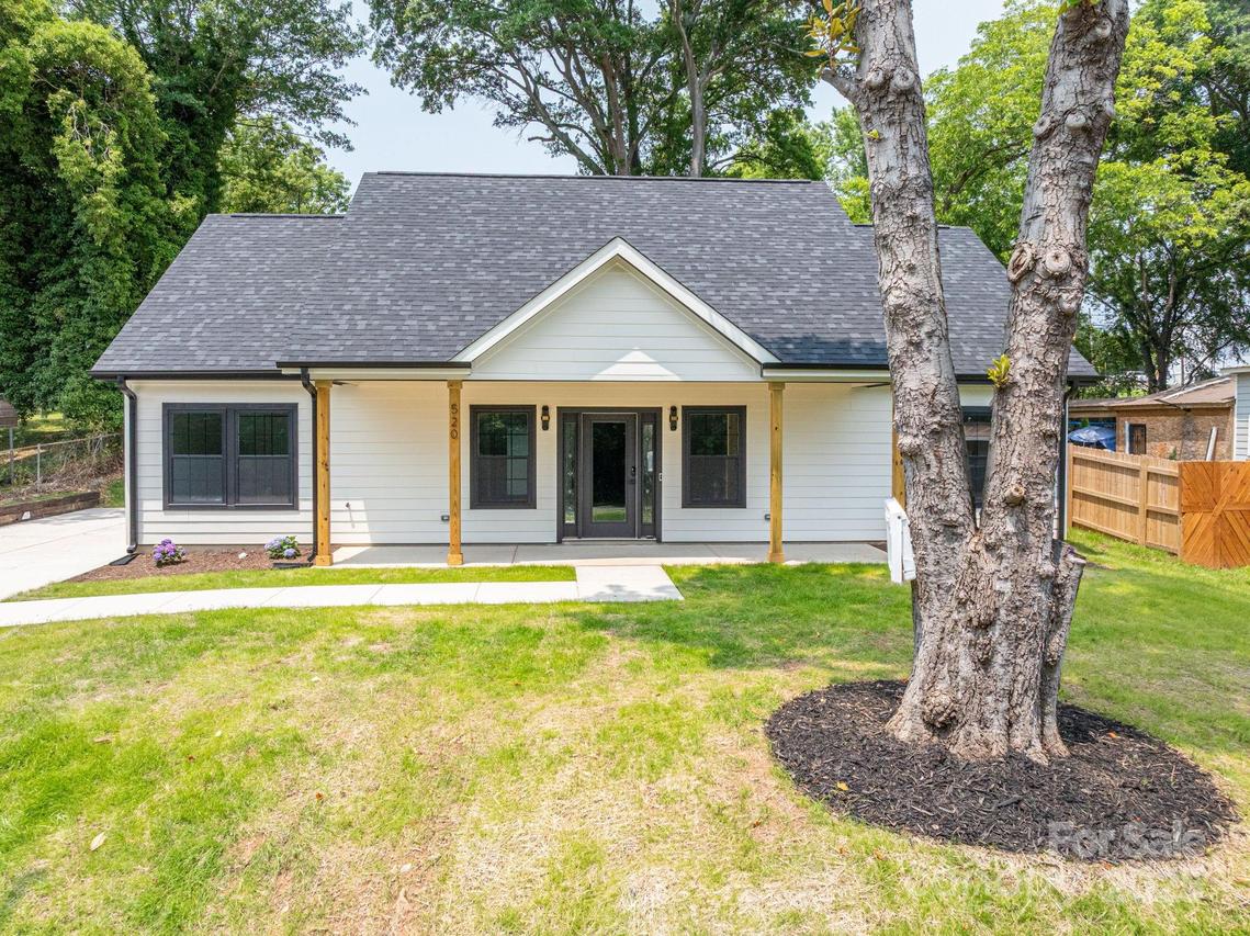 520 E Main St., Dallas, NC 28034