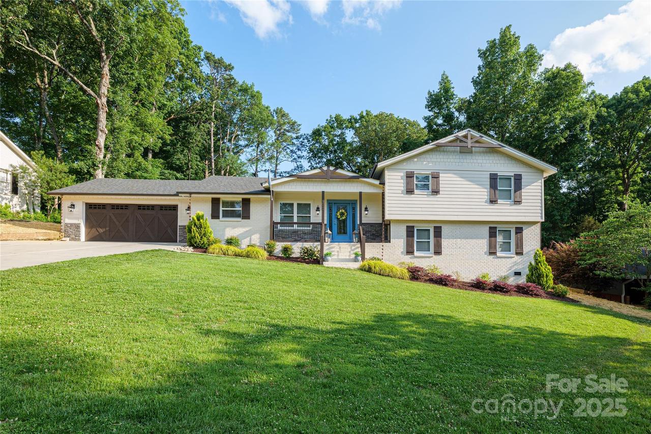 932 Shady Bluff Dr., Charlotte, NC 28211