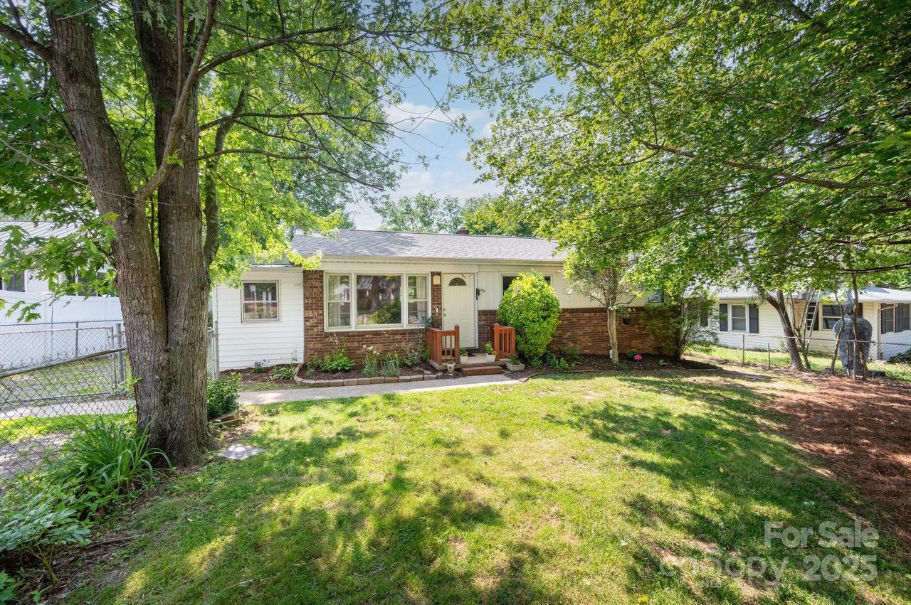 189 Onteora Blvd., Asheville, NC 28803