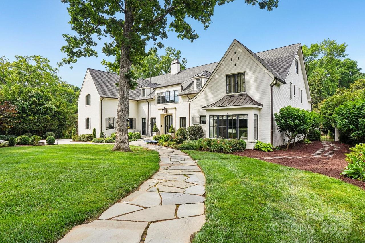2215 Cortelyou Rd., Charlotte, NC 28211
