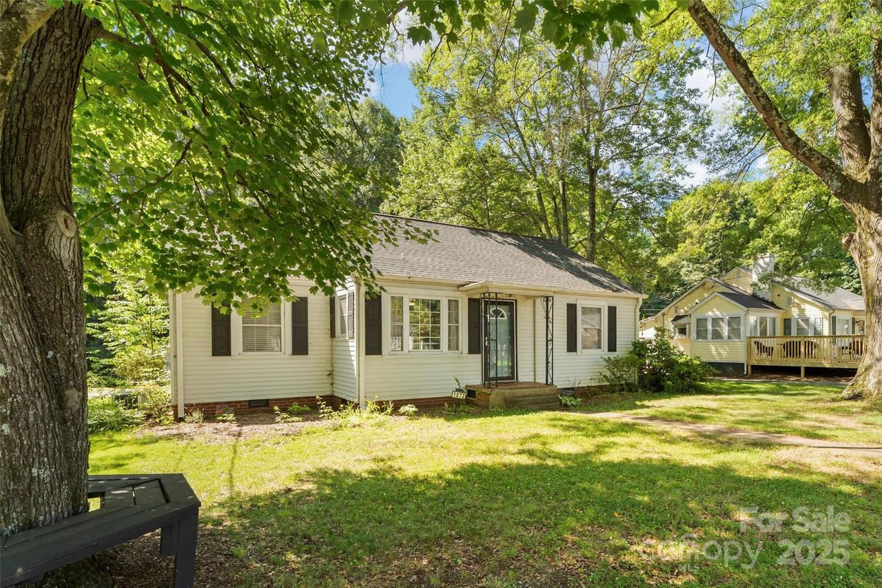 1072 5th St., Hickory, NC 28601