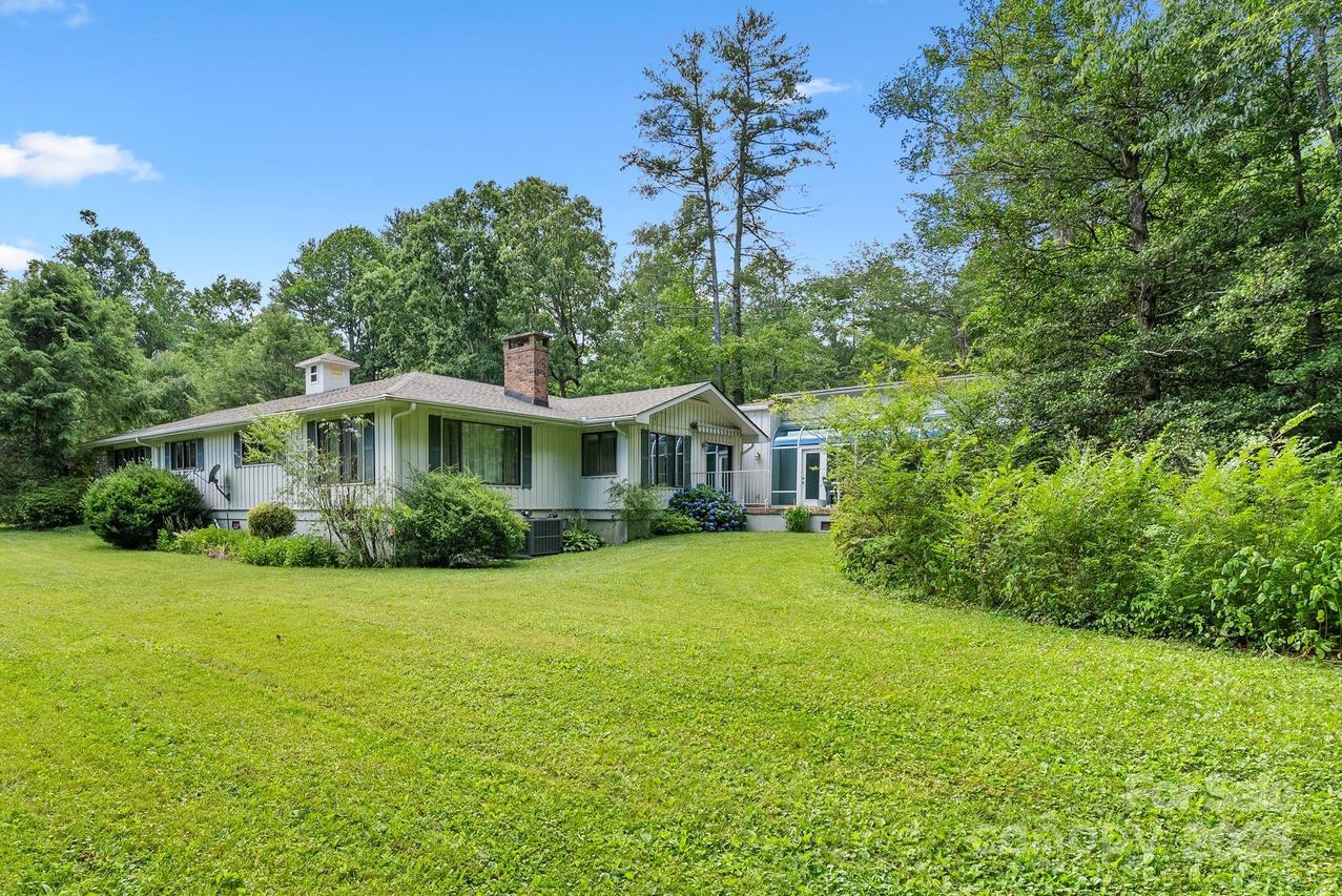 424 Brandon Rd., Hendersonville, NC 28739