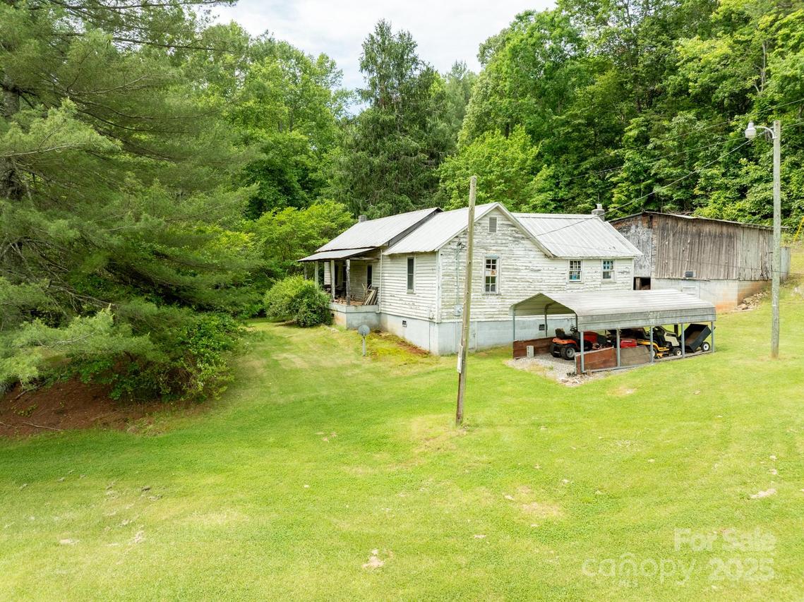 2023 White Springs Ln., Lenoir, NC 28645