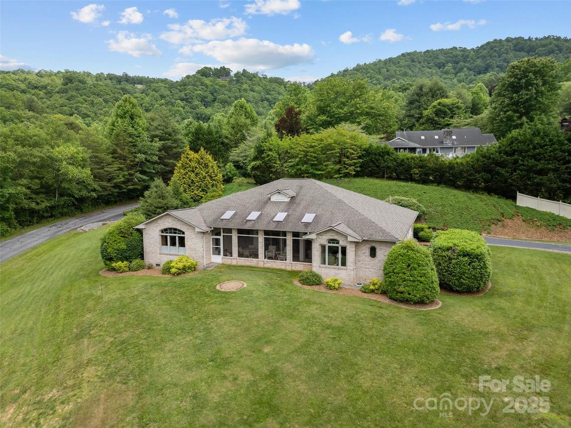 110 Walnut Hills Dr., Brevard, NC 28712