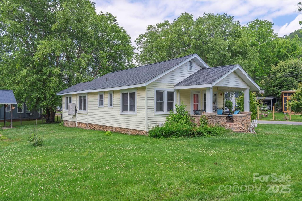 10 Poplar St., Waynesville, NC 28786