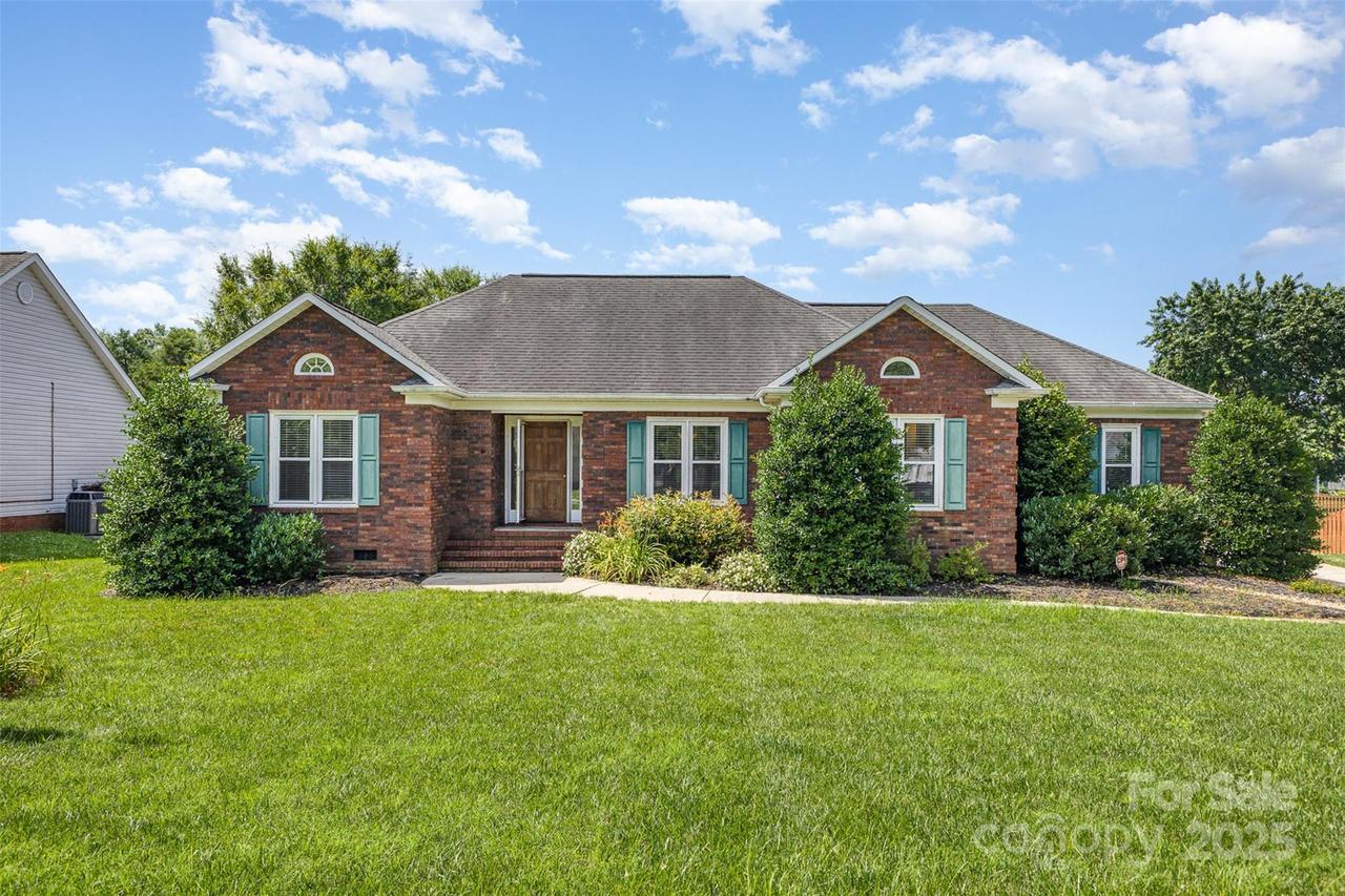 2627 Willis Dr., Harrisburg, NC 28075