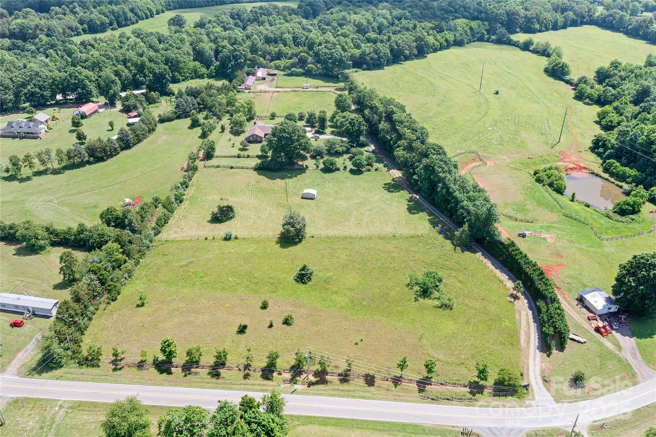4026 Biggerstaff Rd., Maiden, NC 28650