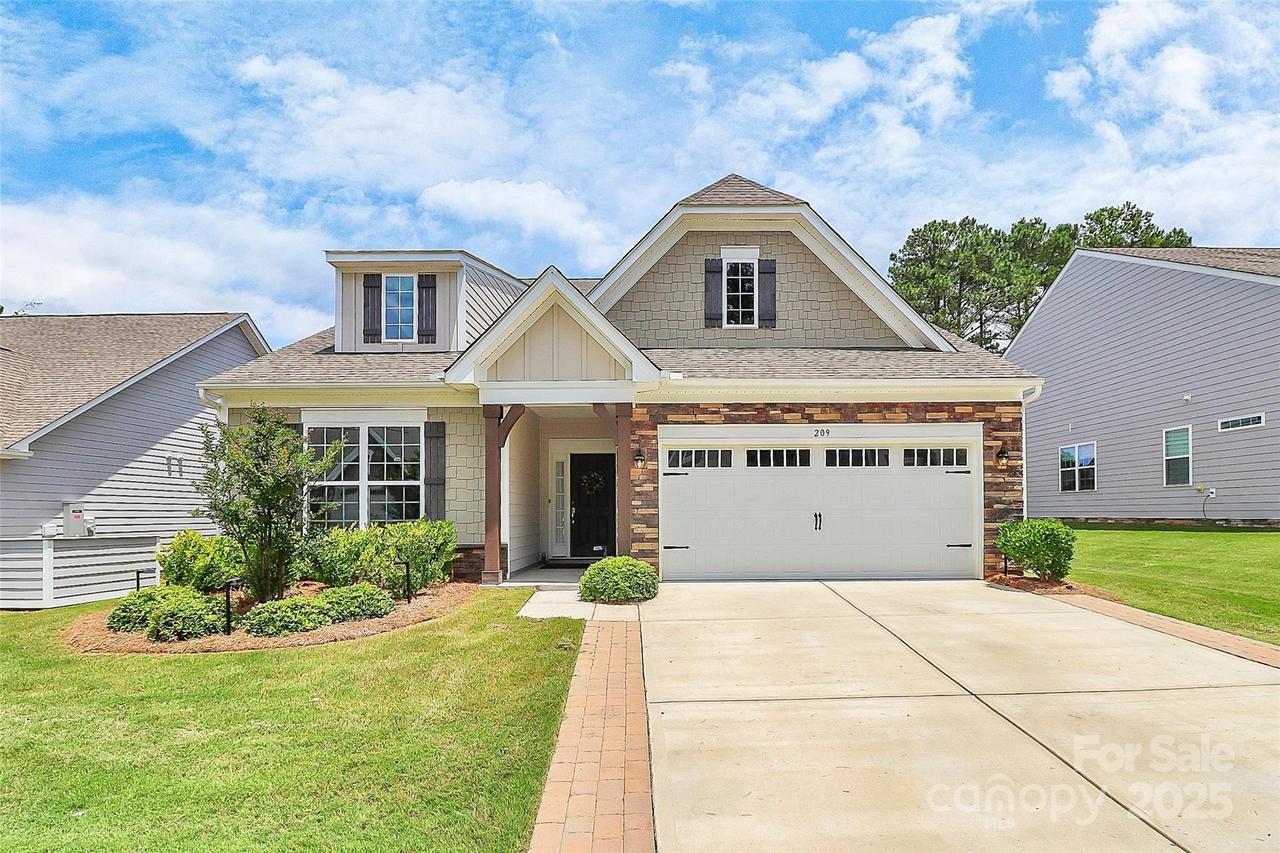 209 Van Gogh Tr., Mount Holly, NC 28120