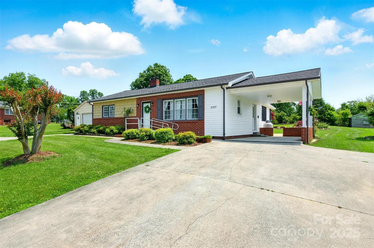 2307 Maywood St., Lenoir, NC 28645