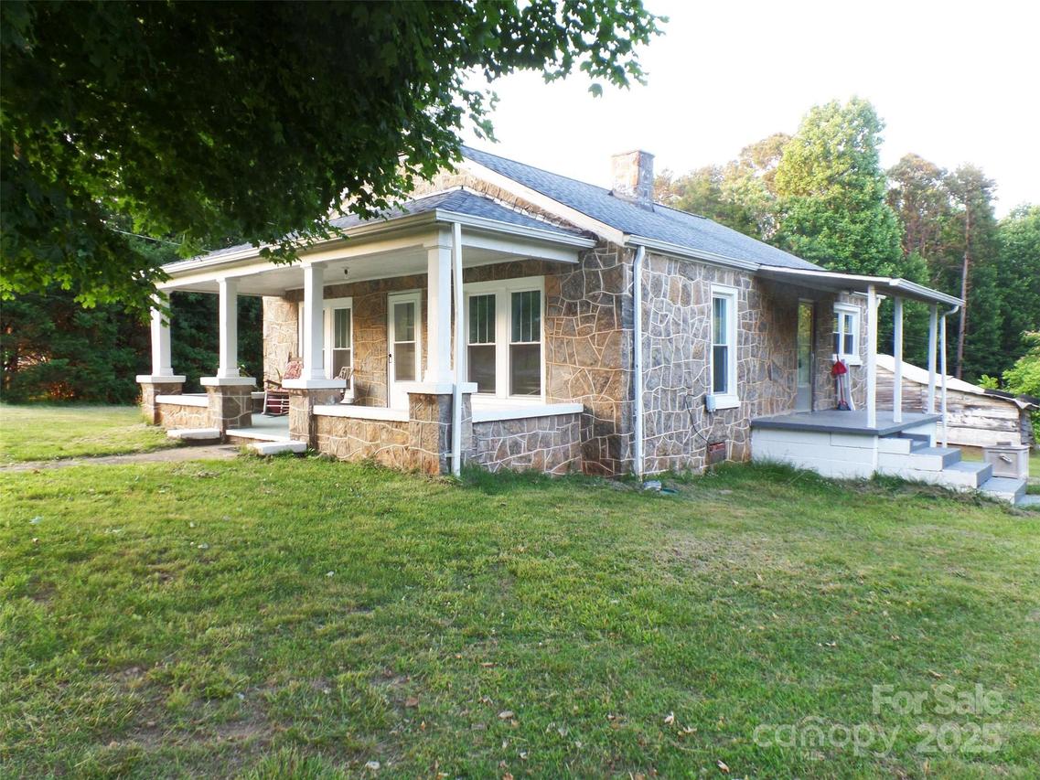 209 SE 14th Ave., Hickory, NC 28602