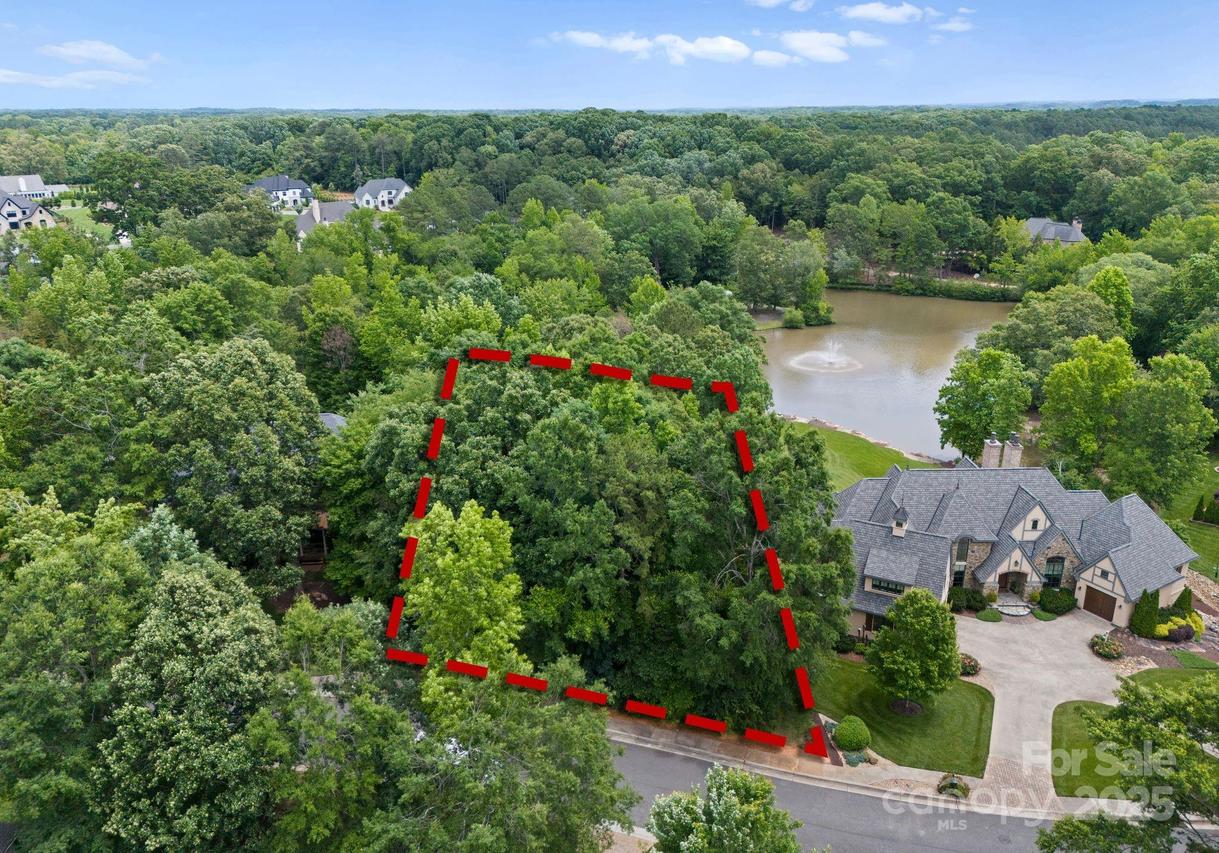 8234 Victoria Lake Dr., Waxhaw, NC 28173
