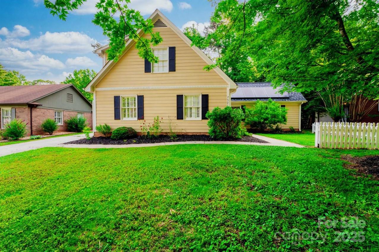 7521 Surreywood Pl., Charlotte, NC 28270