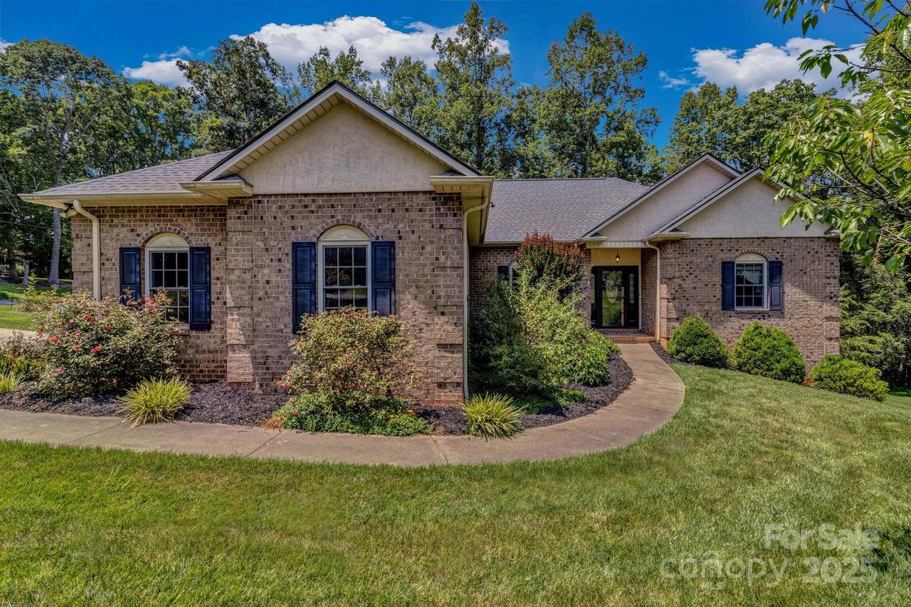 2790 Twin Oaks Dr., Morganton, NC 28655