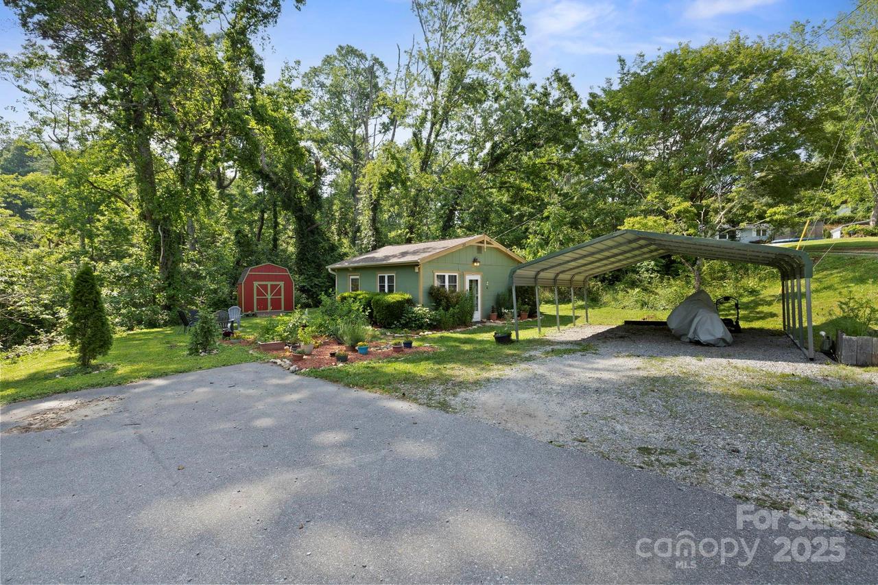 32 Roberts St., Fletcher, NC 28732