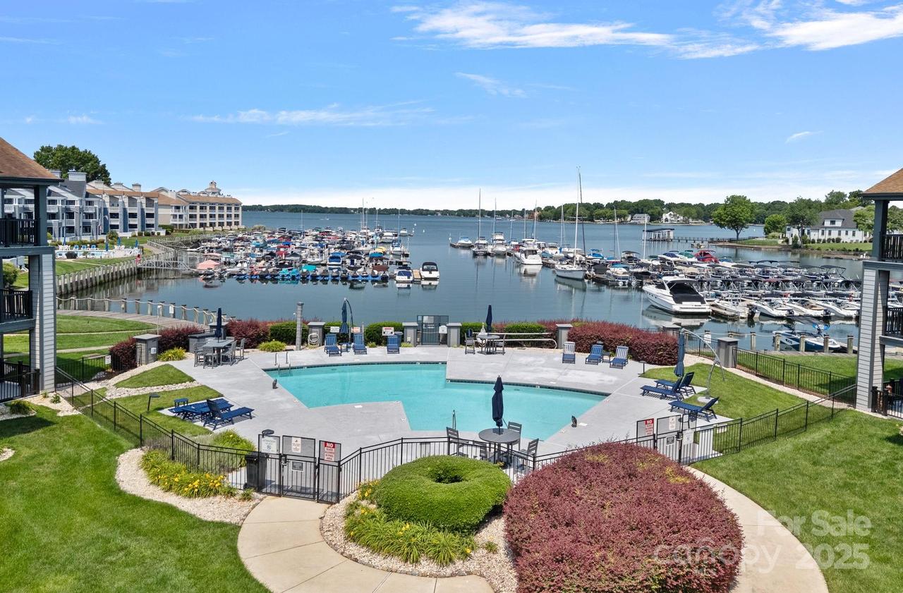 18853 Vineyard Point Ln., Cornelius, NC 28031