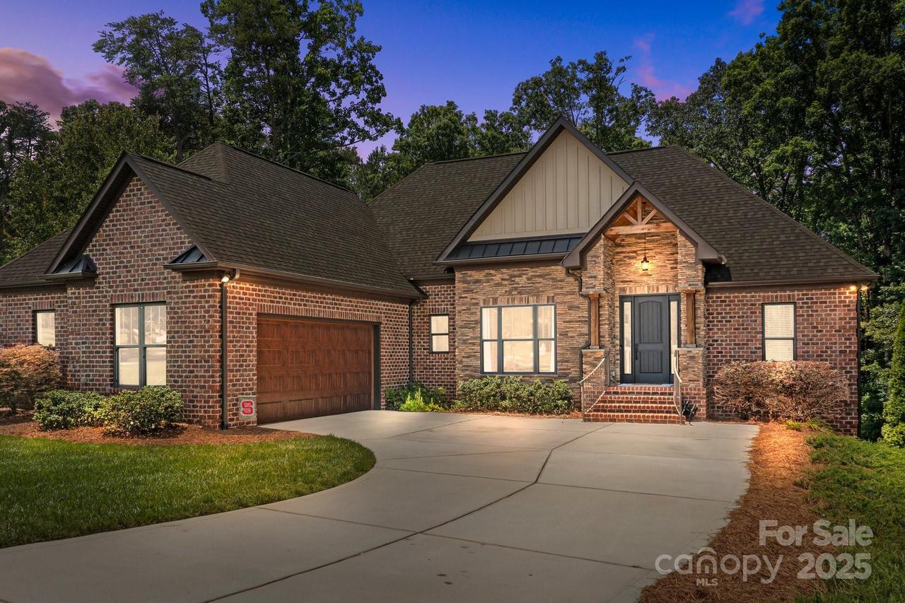 2341 Shiny Leaf Dr., Denver, NC 28037