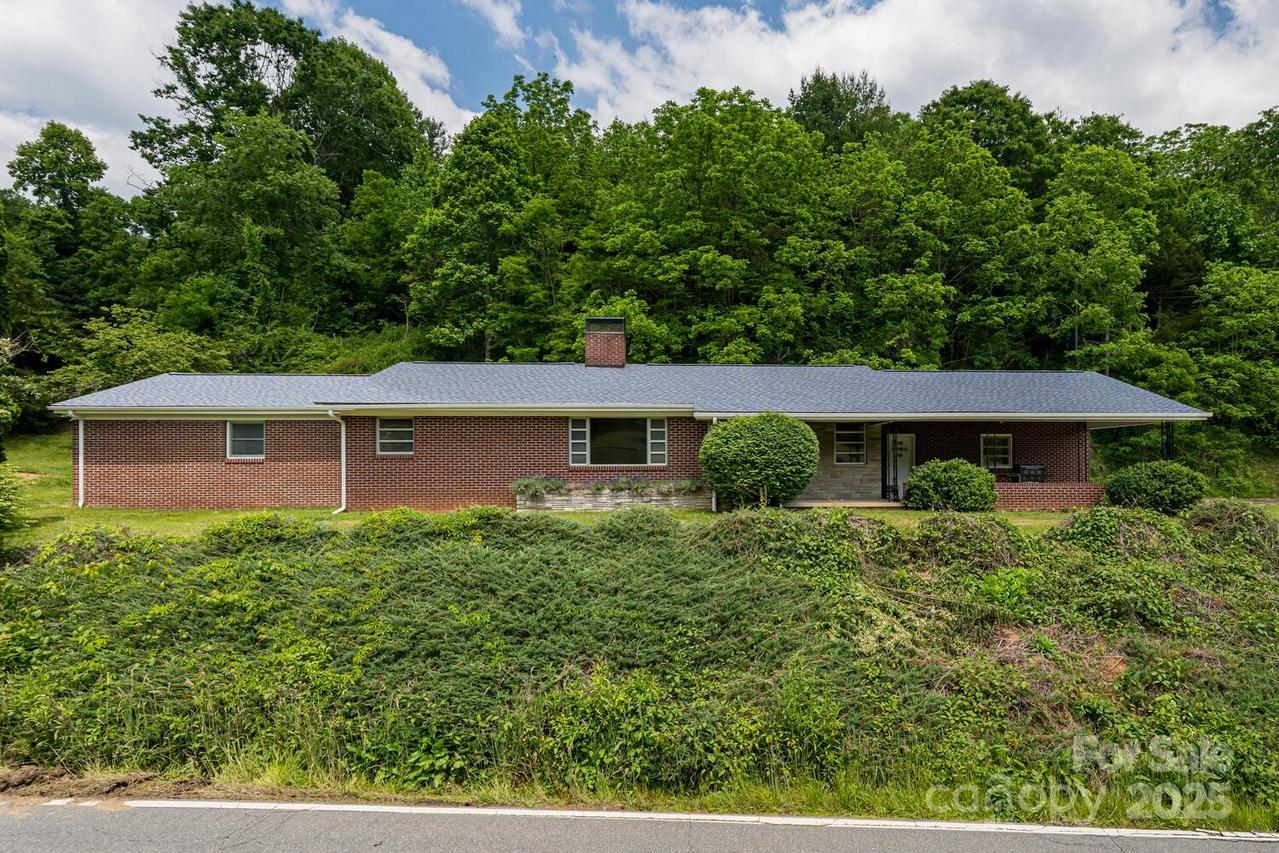 546 Scronce Creek Rd., Burnsville, NC 28714