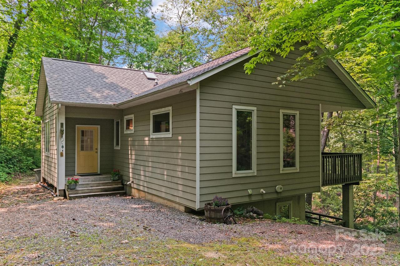 608 Brandywine Rd., Waynesville, NC 28786