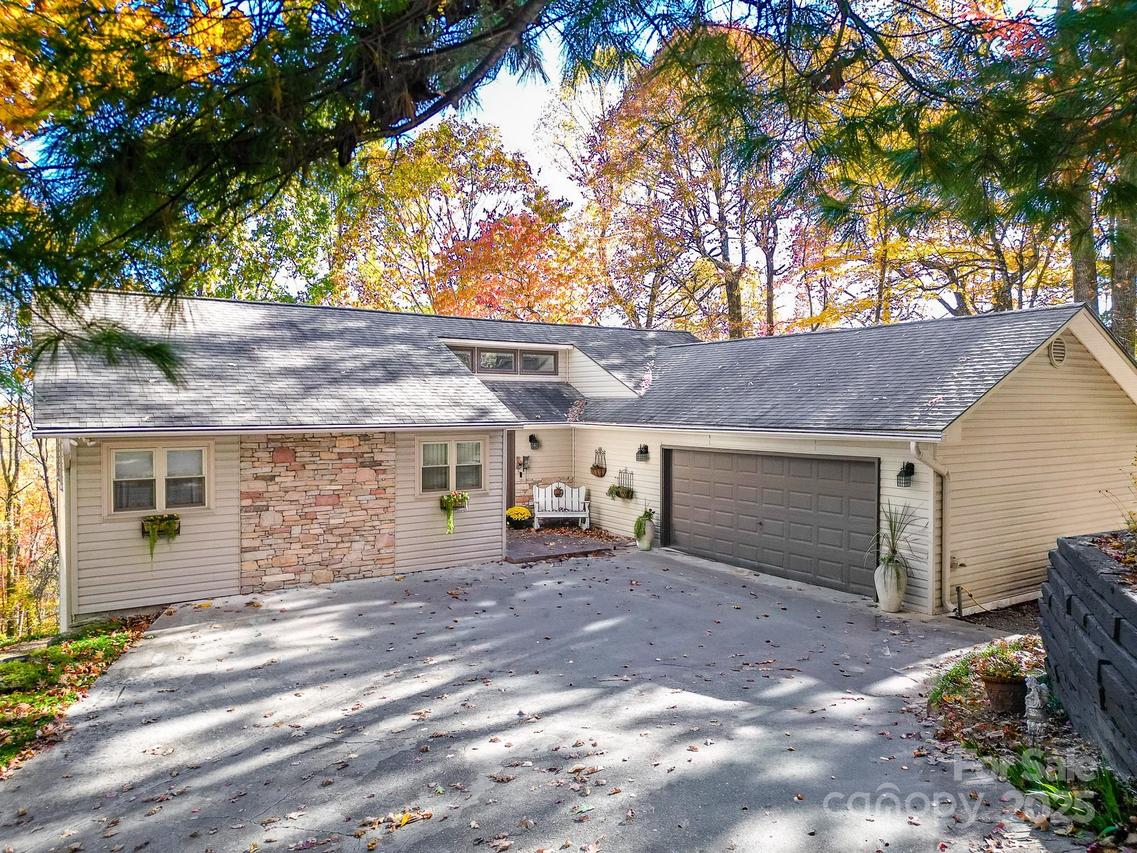 110 Spring Path, Hendersonville, NC 28739