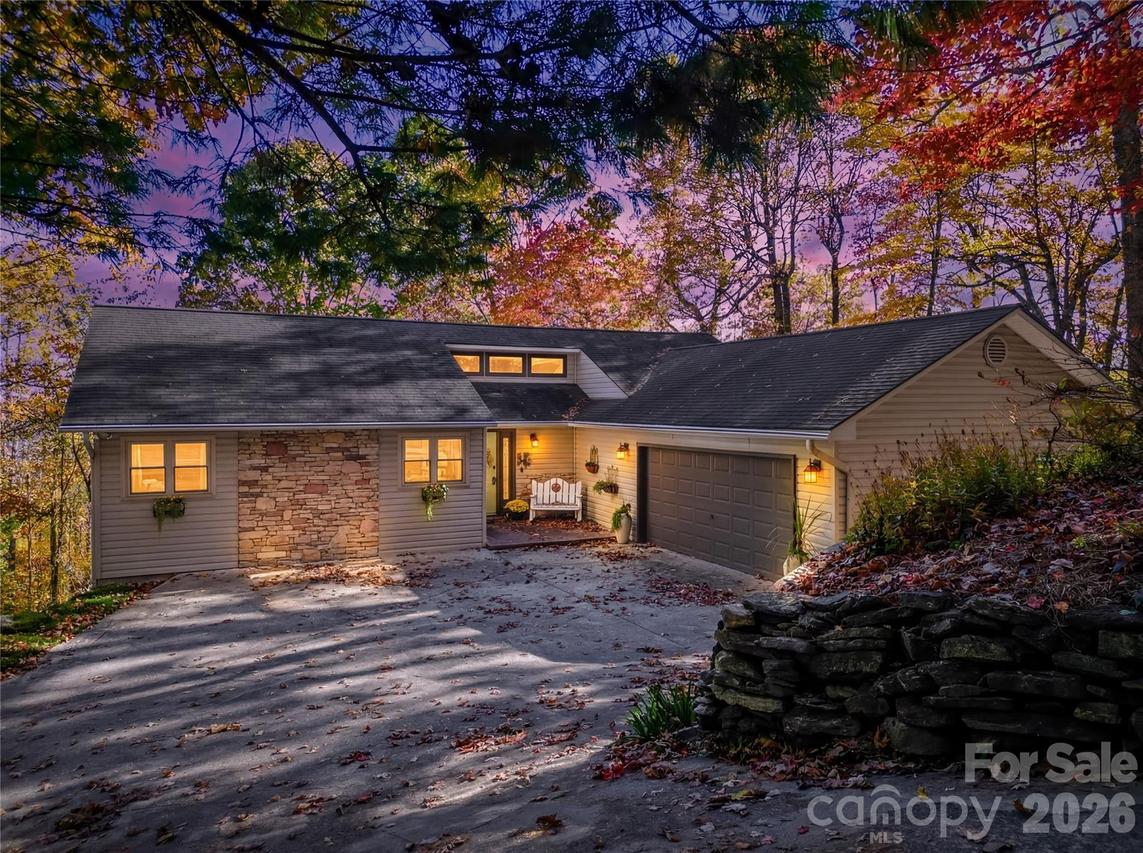 110 Spring Path, Hendersonville, NC 28739