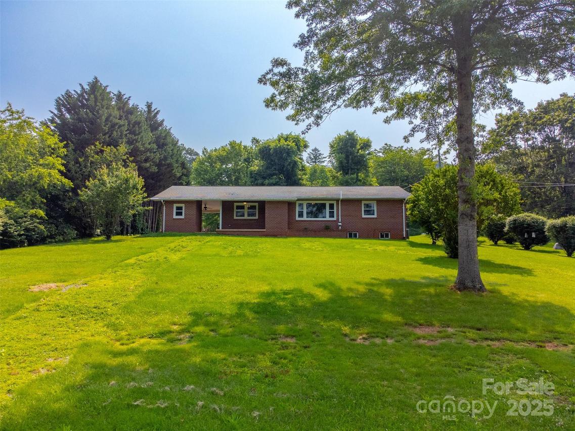 191 Rolling Green Dr., Sylva, NC 28779