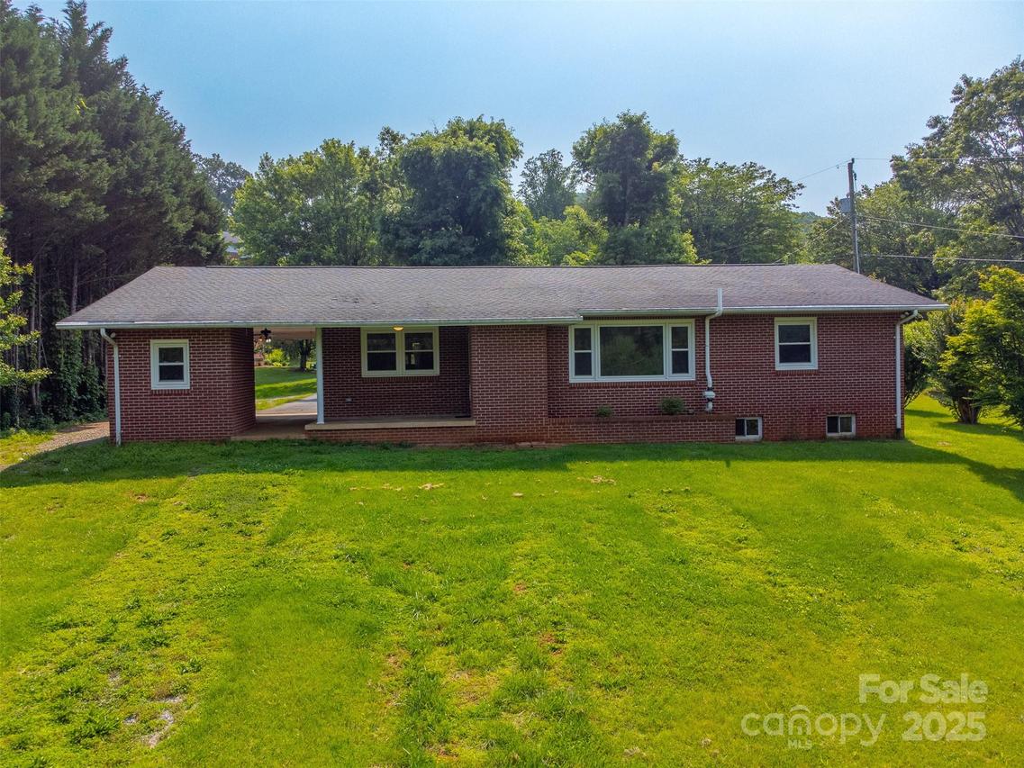 191 Rolling Green Dr., Sylva, NC 28779