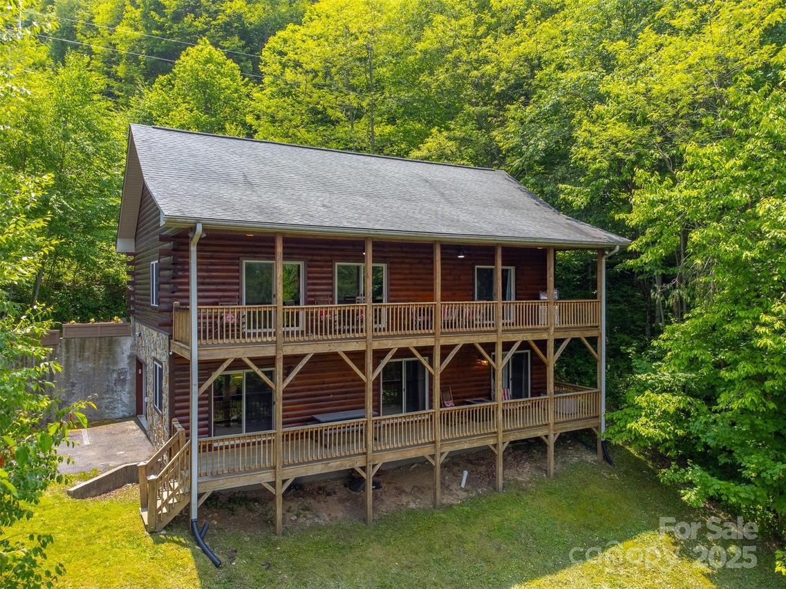 938 Trickle Creek Rd., Waynesville, NC 28785