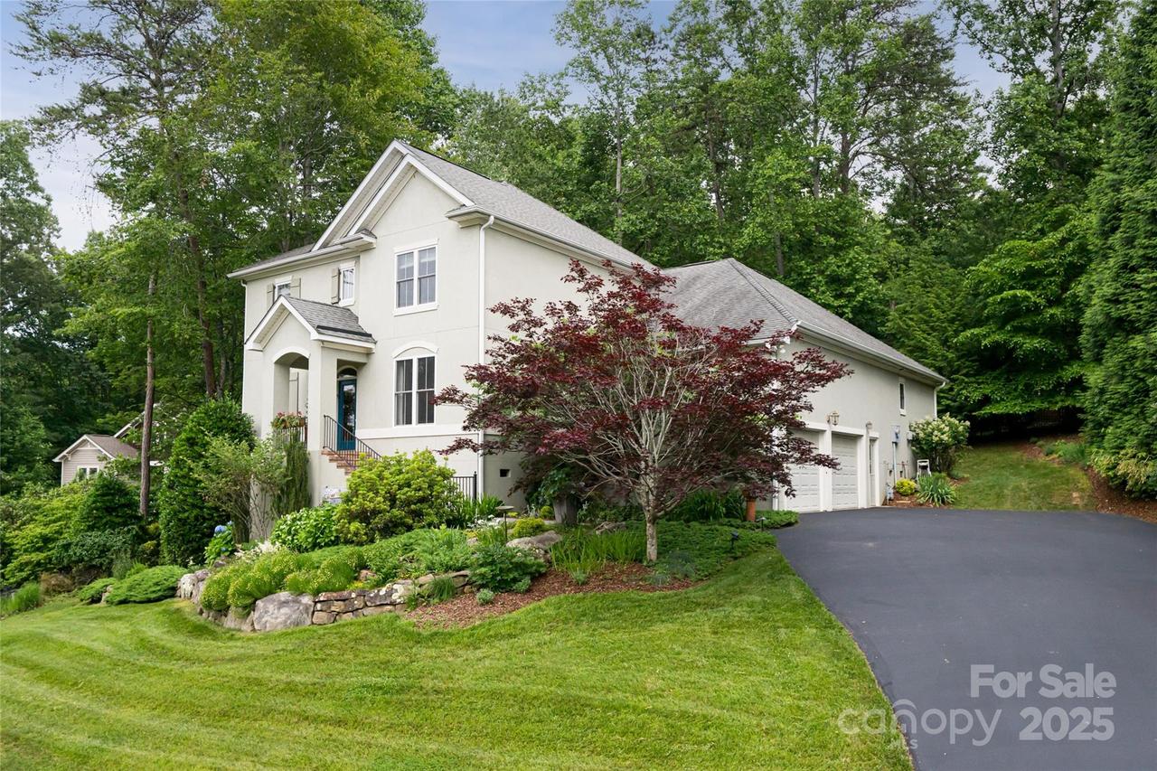 7 White Palmer Ct., Biltmore Lake, NC 28715