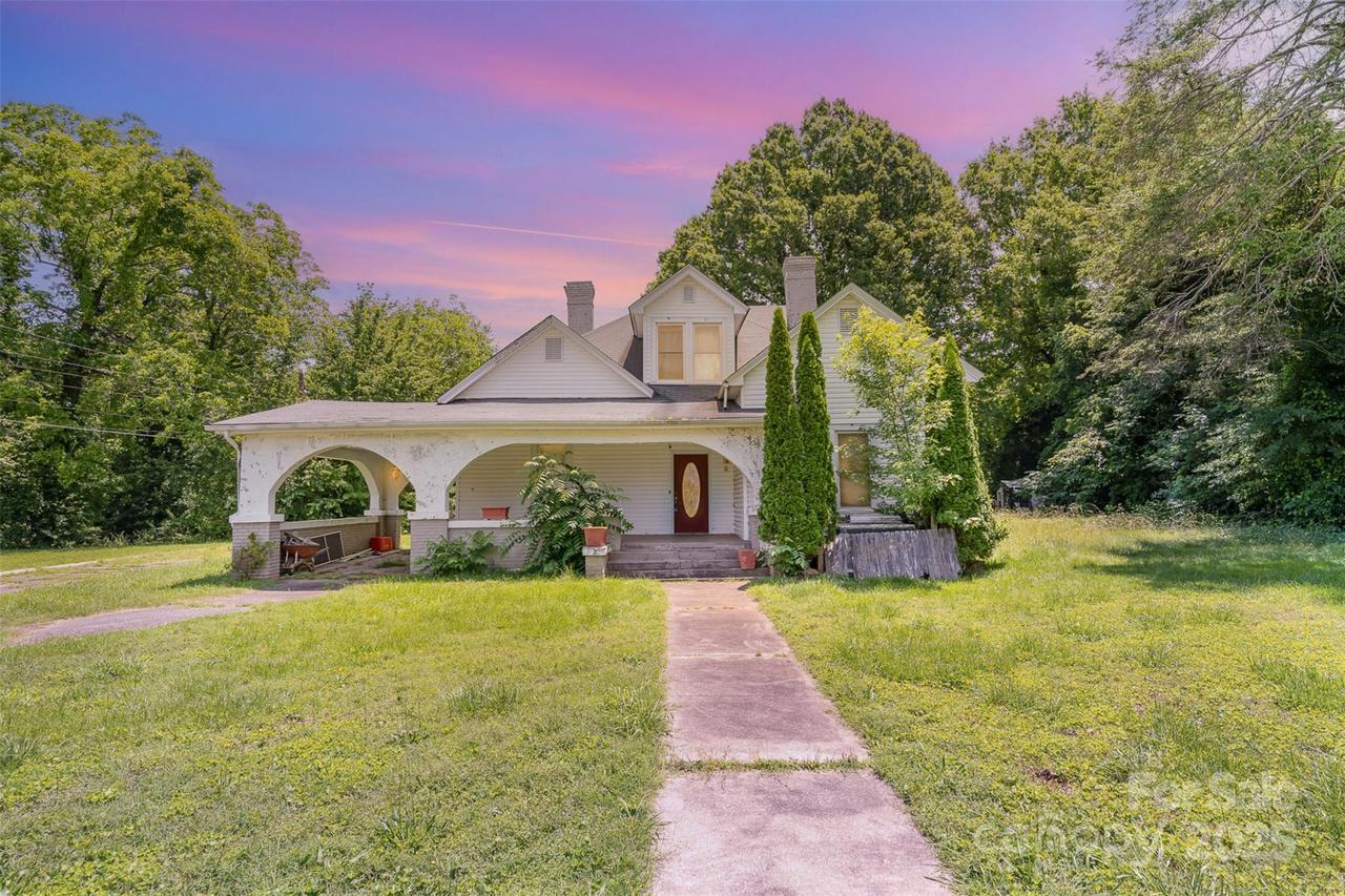 1637 N College Ave., Newton, NC 28658