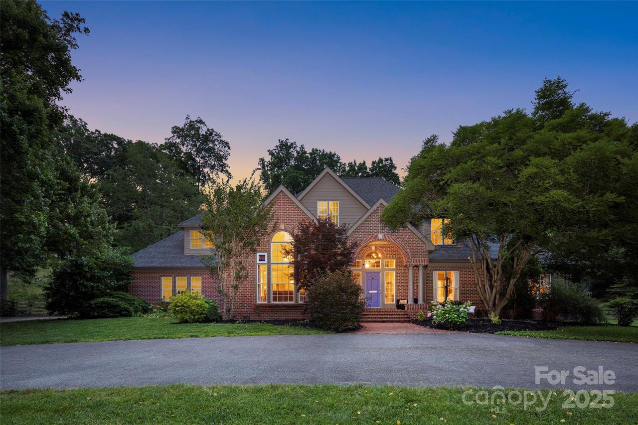 118 Holcombe Cove Rd., Candler, NC 28715