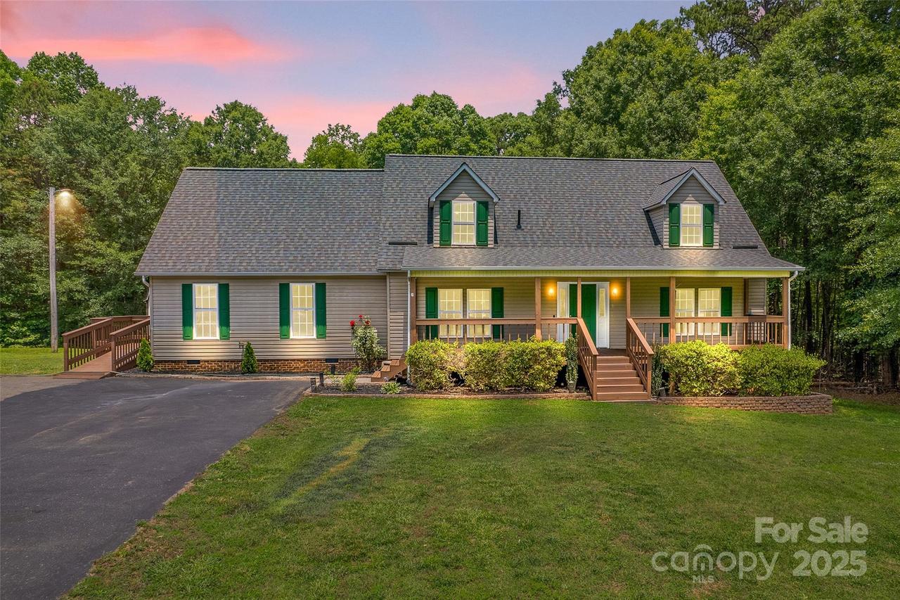 8632 Island Point Rd., Sherrills Ford, NC 28673