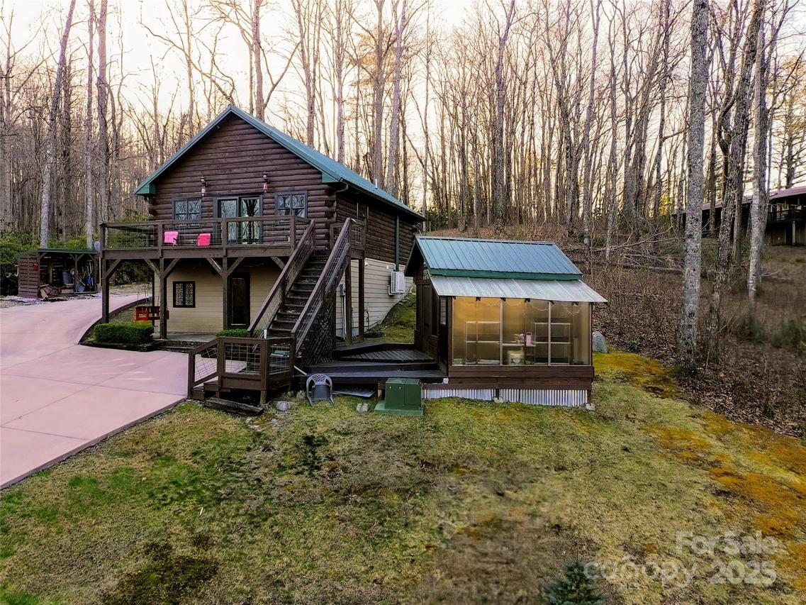 3214 Slick Fisher Rd., Lake Toxaway, NC 28747