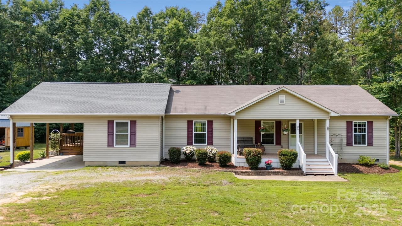 251 Vera Ln., Columbus, NC 28722