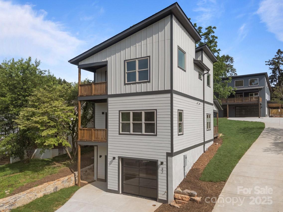 32 Woodrow Ave., Asheville, NC 28801