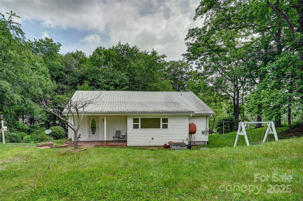 121 Walnut Holler Dr., Waynesville, NC 28786