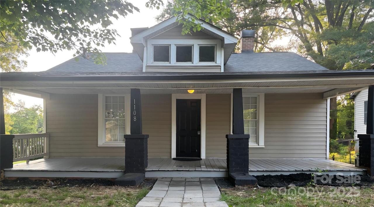 1108 S Meeting St., Statesville, NC 28677