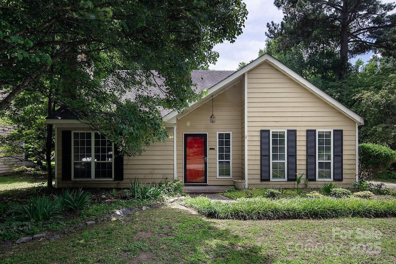 8618 Rittenhouse Cir., Charlotte, NC 28270