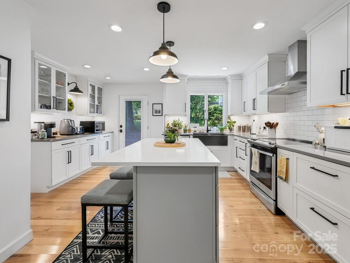 110 Aurora Dr., Asheville, NC 28805