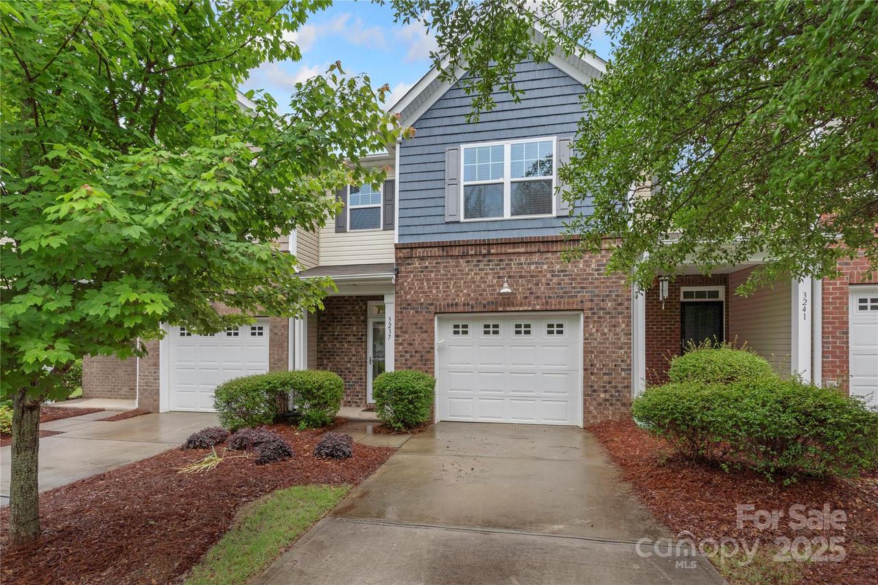 3237 Yarmouth Ln., Gastonia, NC 28056
