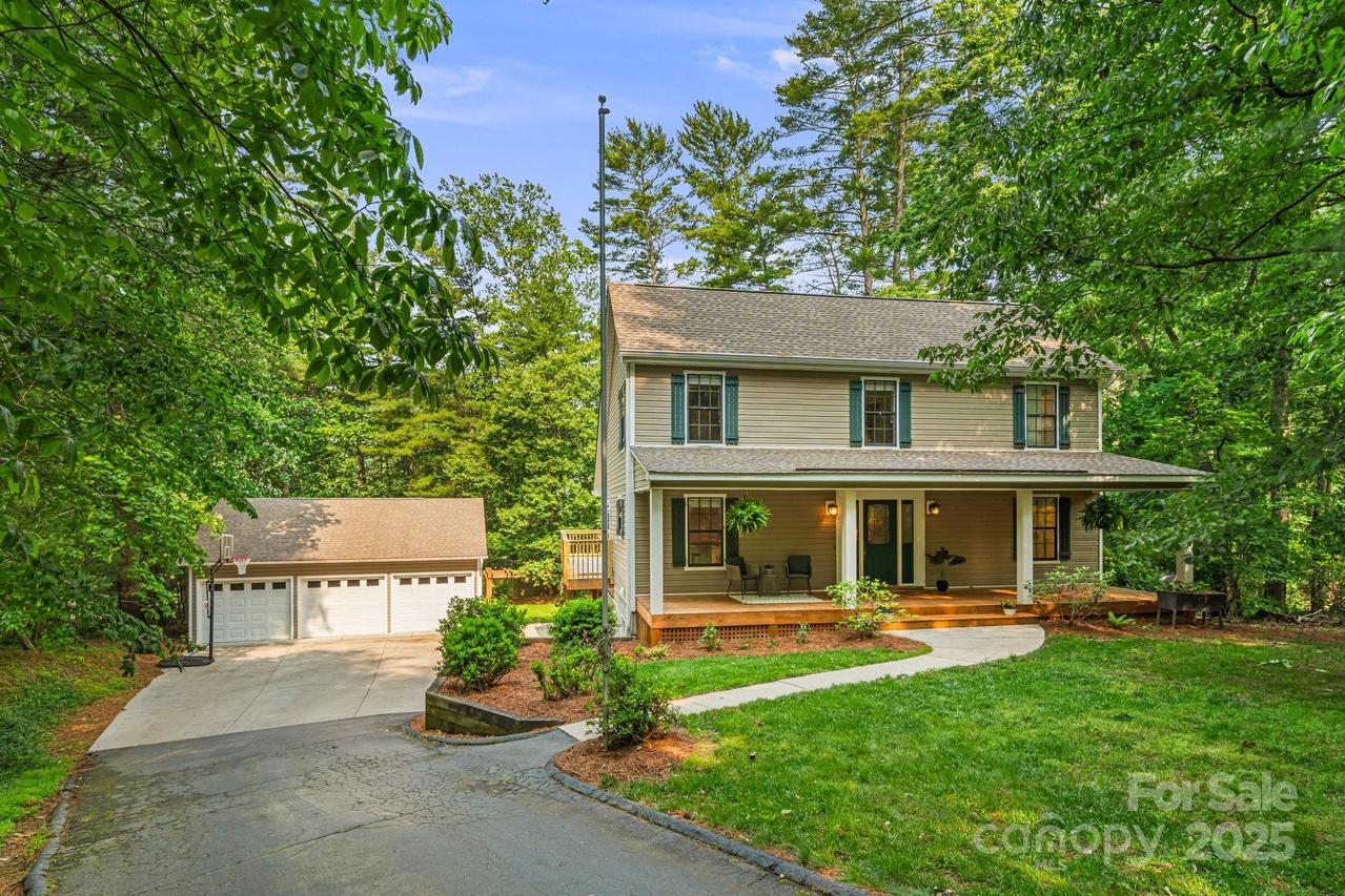 212 Riva Ridge Dr., Fairview, NC 28730