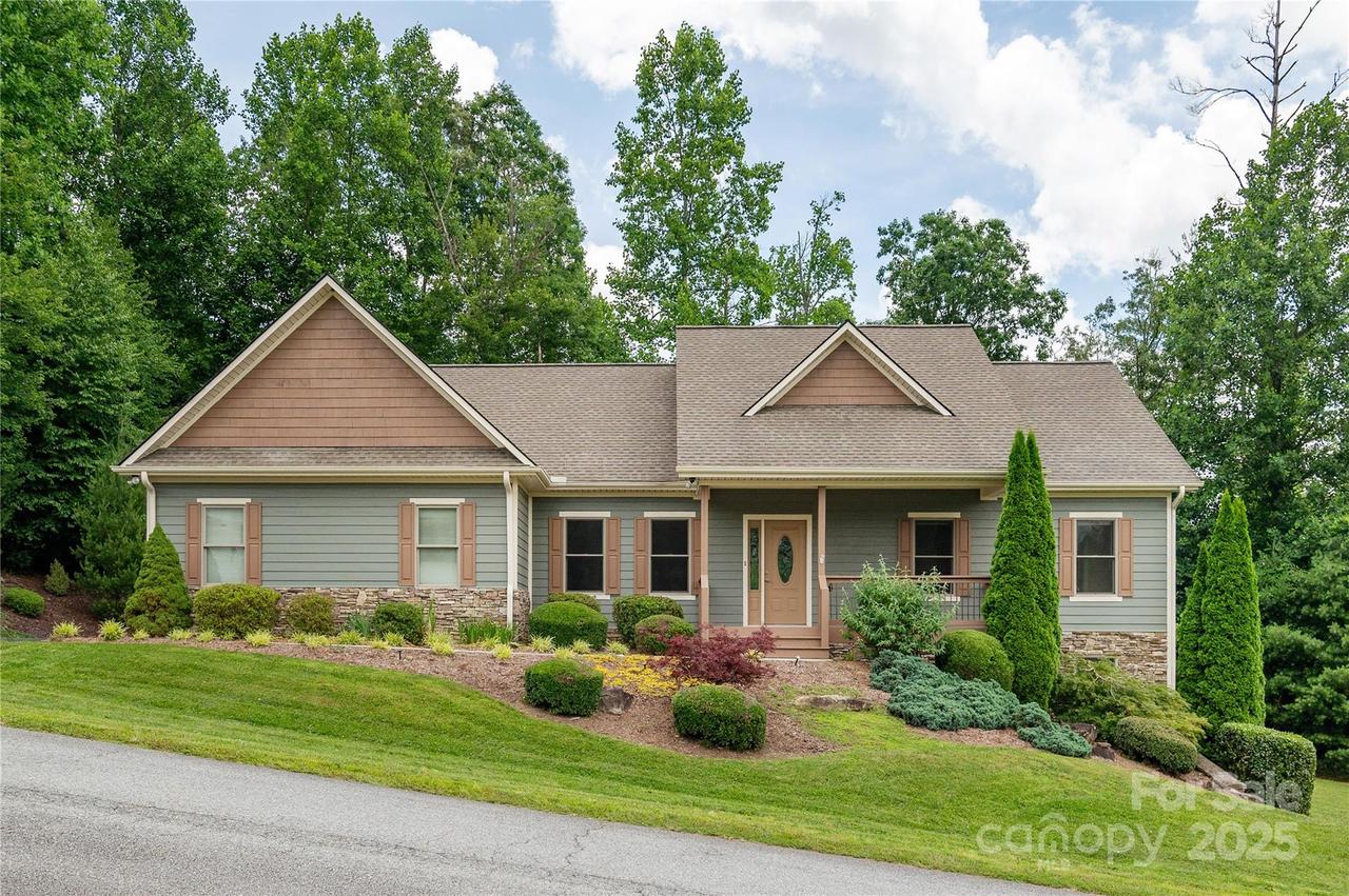 178 Crystal Heights Dr., Hendersonville, NC 28739