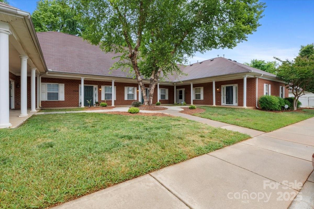 7138 Somerset Springs Dr., Charlotte, NC 28262