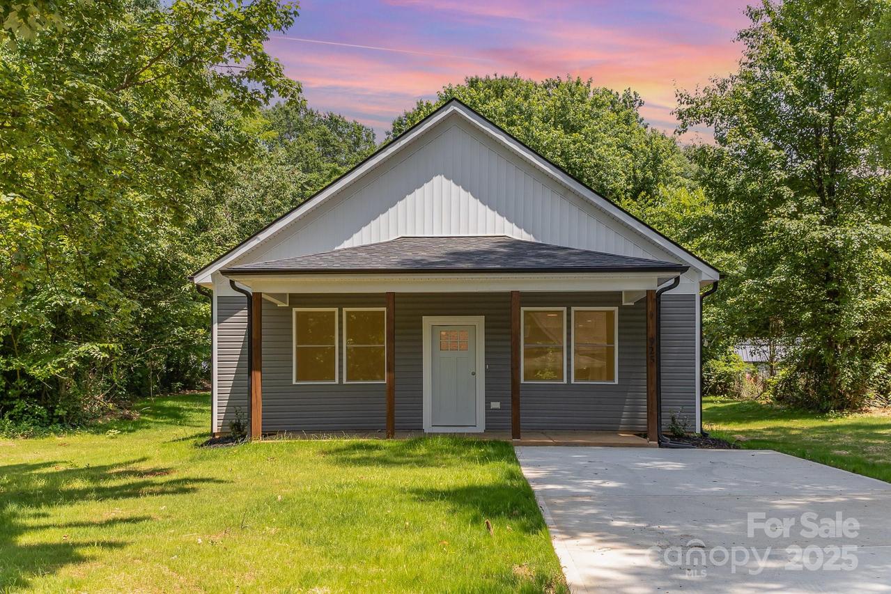925 4th St., Statesville, NC 28677