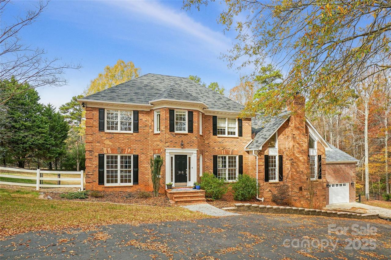 315 Red Barn Tr., Matthews, NC 28104