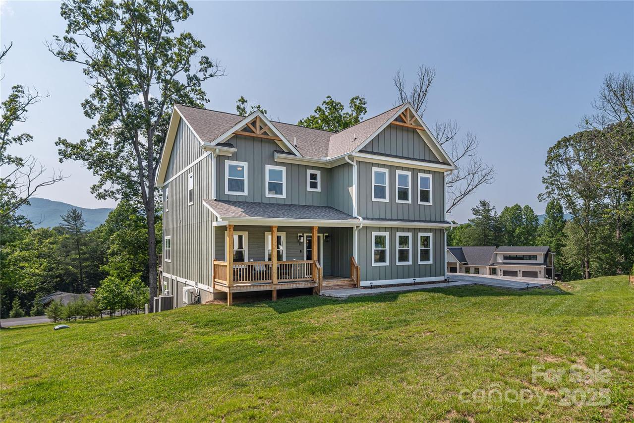 17 Baxter Woods Ln., Candler, NC 28715