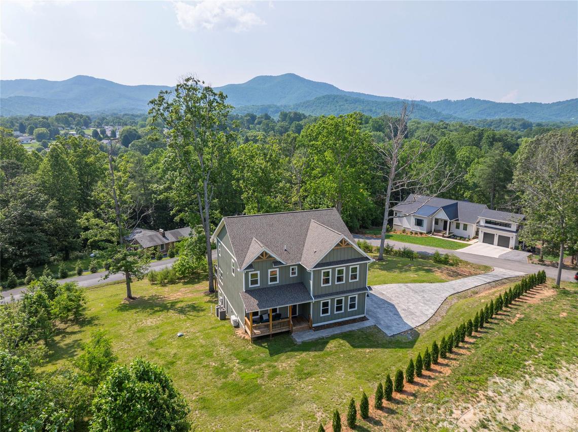 17 Baxter Woods Ln., Candler, NC 28715