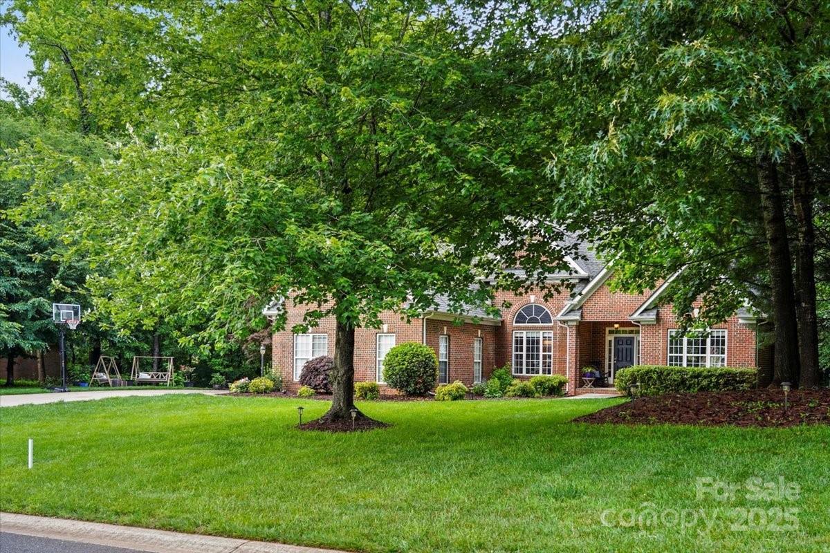10501 Olde Irongate Ln., Mint Hill, NC 28227