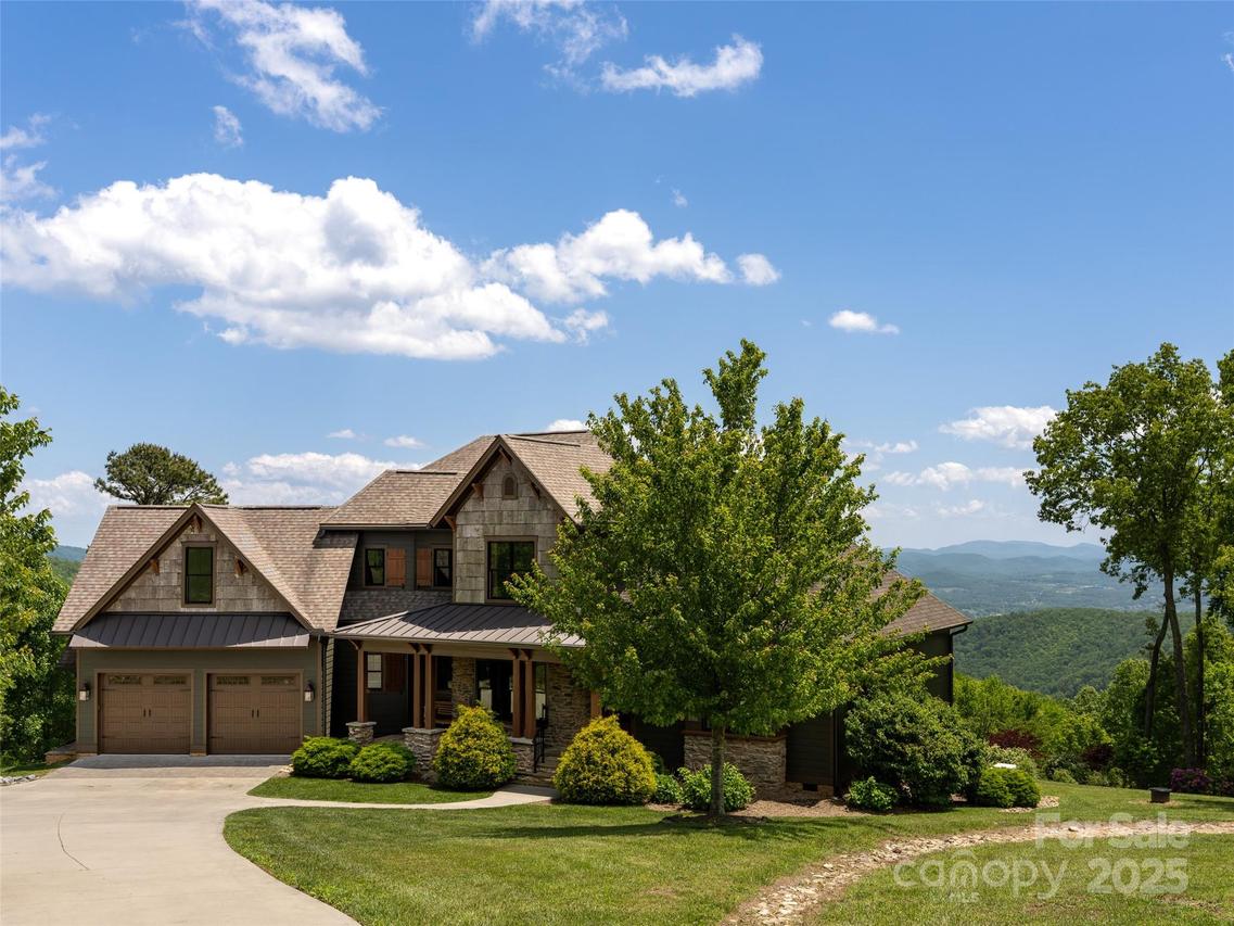 77 Summer Breeze Dr., Hendersonville, NC 28792