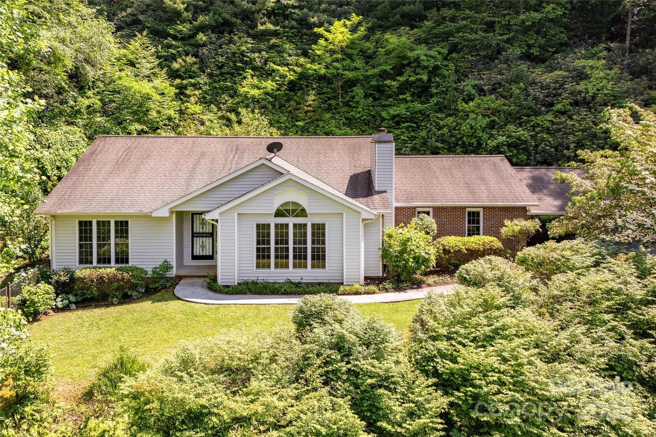 93 Wood Duck Ct., Brevard, NC 28712