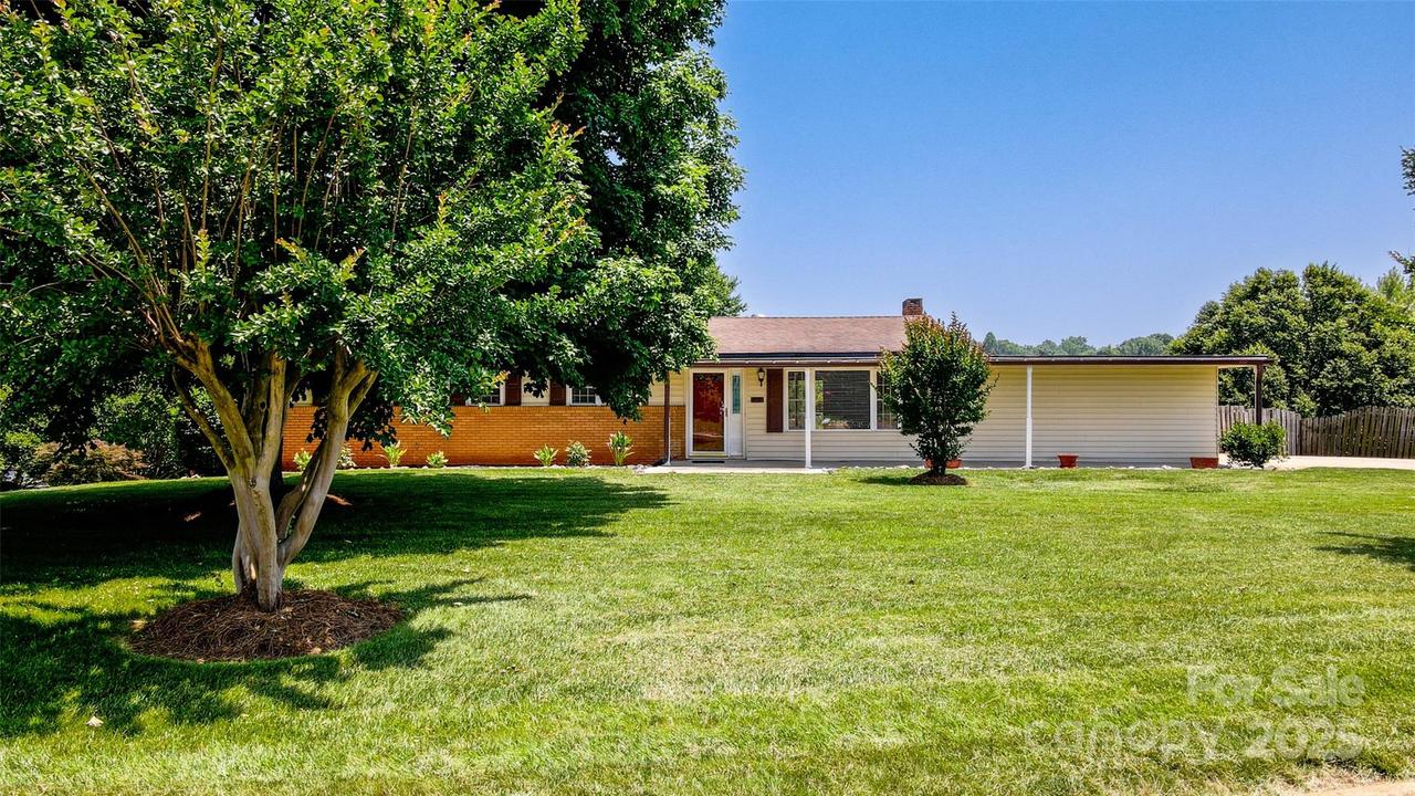920 Thomas St., Statesville, NC 28677